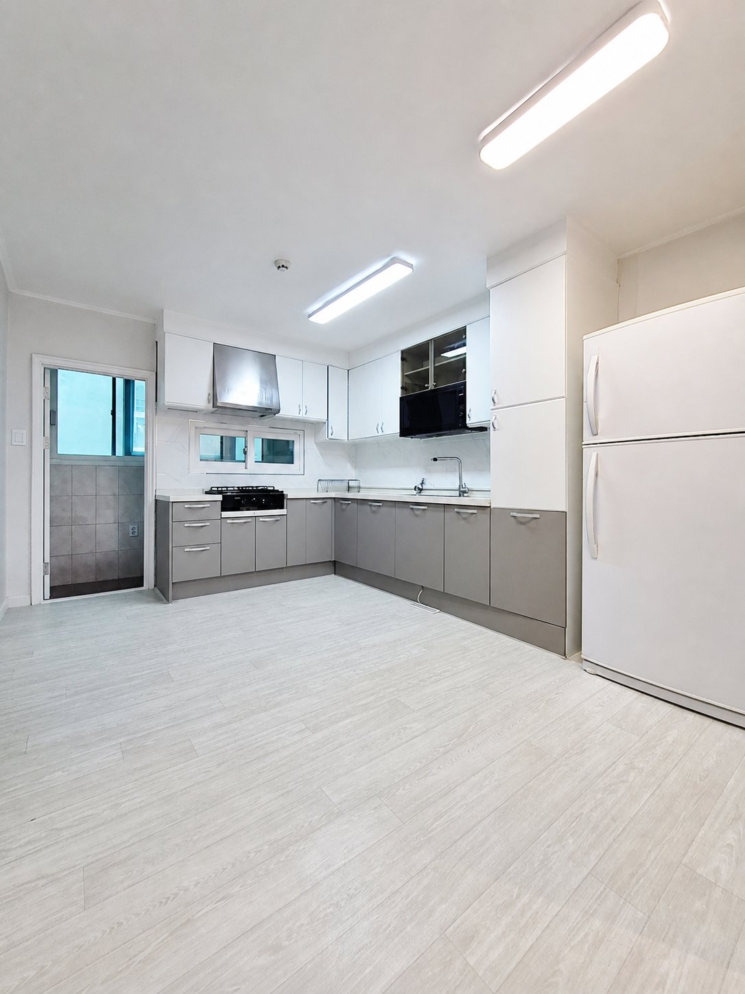 Option B · Gangseo-gu, 4th floor (with elevator)